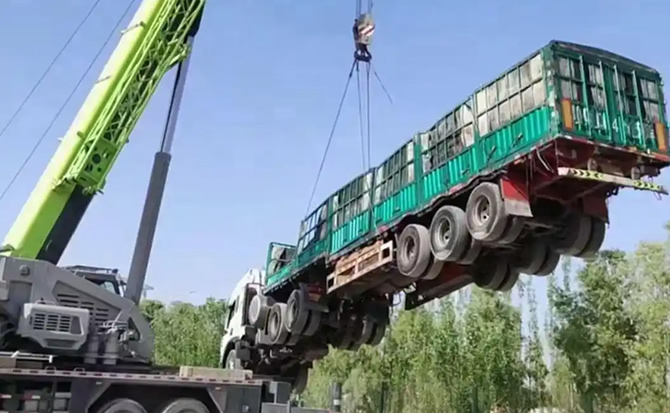 峨山道路脱困救援案例